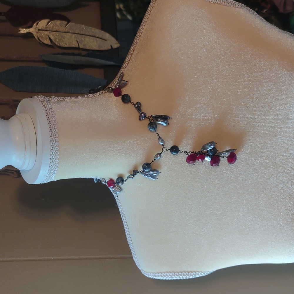 Showstopper 16" red and gray beaded choker